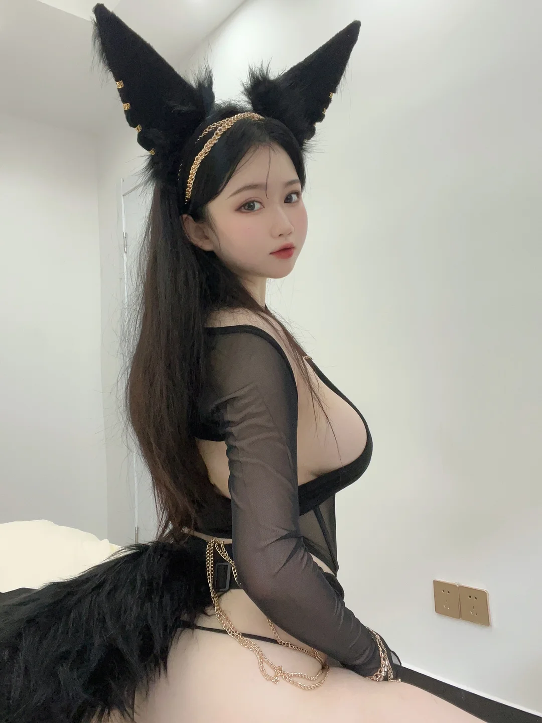 是依酱呀 - 黑狼 [34P,2V-134MB] tg@simisebaisi 【丝足阁】031.webp